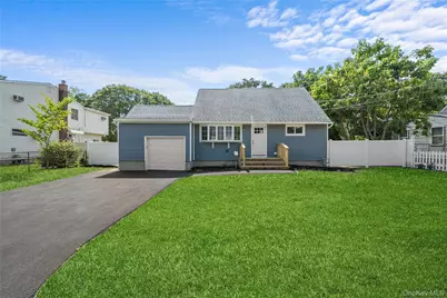14 21st Avenue, Bay Shore, NY 11706 - Photo 1