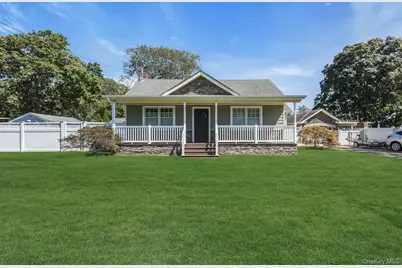 9 Arkays Avenue, East Islip, NY 11730 - Photo 1