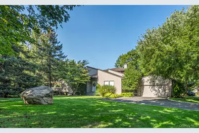 40 Doral Drive #40, Manhasset, NY 11030 - Photo 1