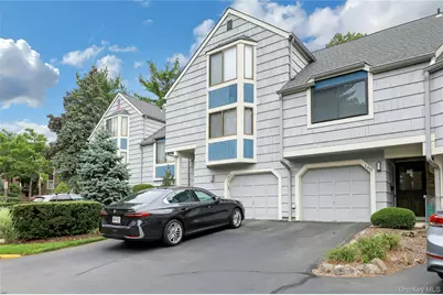 180 Treetop Circle, Nanuet, NY 10954 - Photo 1