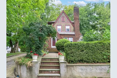 6 4th Road, Great Neck, NY 11021 - Photo 1