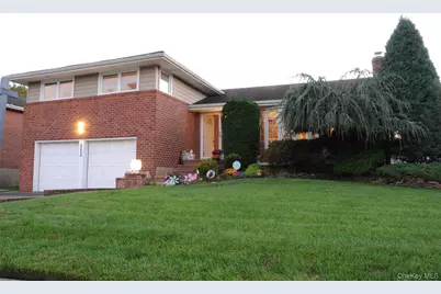 113 Northern Parkway W, Plainview, NY 11803 - Photo 1