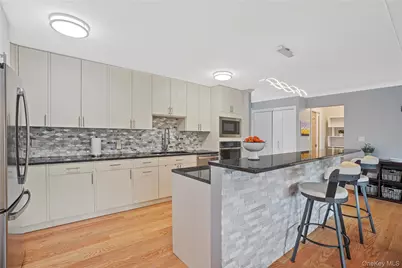 500 High Point Drive #309, Hartsdale, NY 10530 - Photo 2