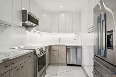 9-15 166th Street #9C, Whitestone, NY 11357 - Photo 1