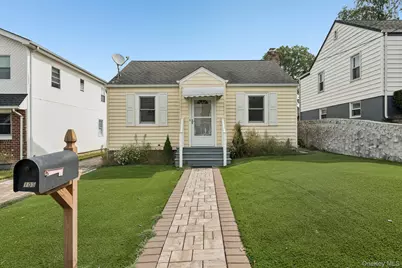 105 Devon Road, Albertson, NY 11507 - Photo 1