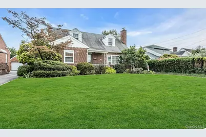 8 Fox Street, Glen Cove, NY 11542 - Photo 1