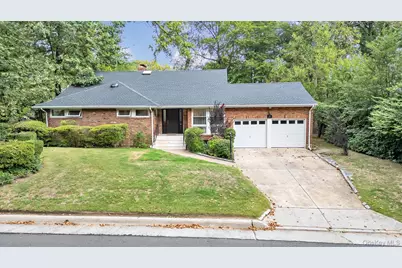 125 Colonial Road, Great Neck, NY 11021 - Photo 1