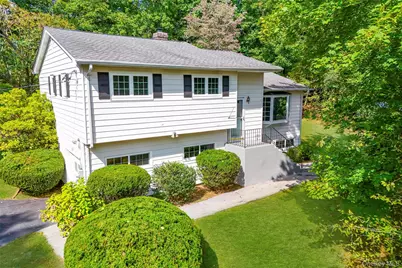 220 Pinebrook Boulevard, New Rochelle, NY 10804 - Photo 1