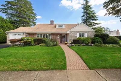 15 Baylis Rd Baylis Road, Rockville Centre, NY 11570 - Photo 1