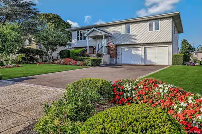 35 Manta Court, Oakdale, NY 11769 - Photo 1