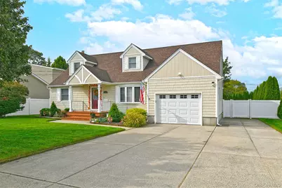 146 Smith Avenue, Islip, NY 11751 - Photo 1