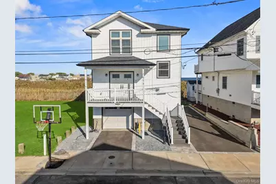 914 Arctic Street, Lindenhurst, NY 11757 - Photo 1