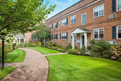 51 Lincoln Avenue #D21, Rockville Centre, NY 11570 - Photo 1