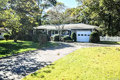 190 Dunton Avenue N, Patchogue, NY 11772 - Photo 1