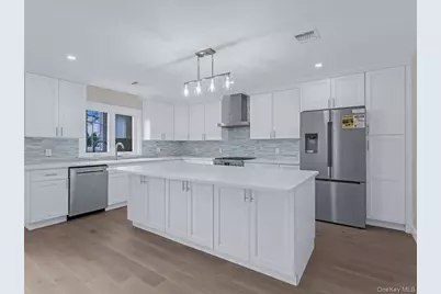 111 Celler Avenue, New Hyde Park, NY 11040 - Photo 12