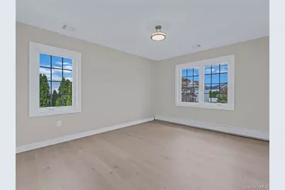 111 Celler Avenue, New Hyde Park, NY 11040 - Photo 18