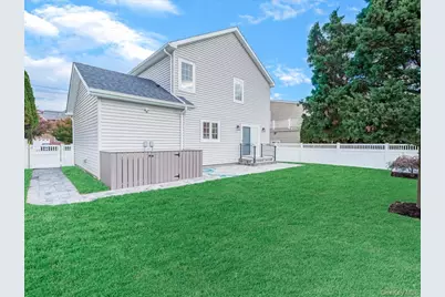111 Celler Avenue, New Hyde Park, NY 11040 - Photo 30
