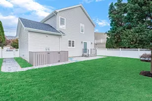 111 Celler Ave, New Hyde Park, NY 11040 - Photo 30