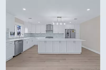 111 Celler Avenue, New Hyde Park, NY 11040 - Photo 10