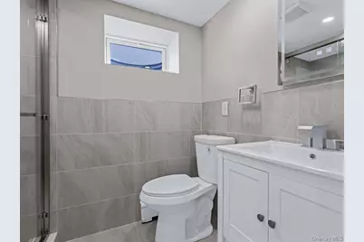 111 Celler Avenue, New Hyde Park, NY 11040 - Photo 26