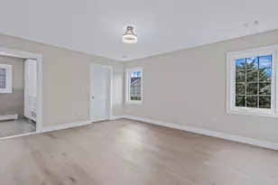111 Celler Ave, New Hyde Park, NY 11040 - Photo 14