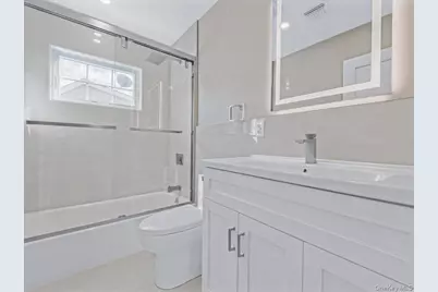 111 Celler Avenue, New Hyde Park, NY 11040 - Photo 22