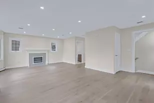 111 Celler Ave, New Hyde Park, NY 11040 - Photo 4