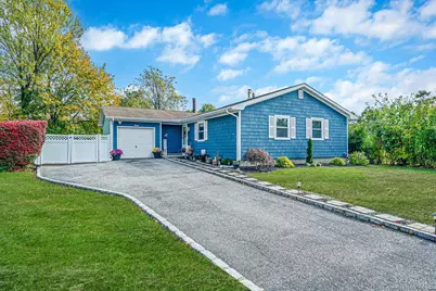 7 Hester Lane, Ronkonkoma, NY 11779 - Photo 1