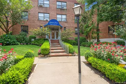 90 Schenck Avenue #2L, Great Neck, NY 11021 - Photo 1