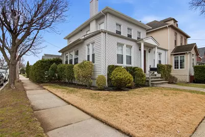 17 Park Place, Floral Park, NY 11001 - Photo 1
