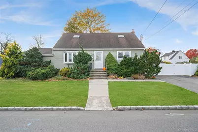 32 Beachwood Drive, Babylon, NY 11702 - Photo 1