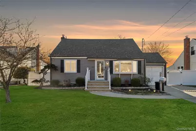 484 18th Street, West Babylon, NY 11704 - Photo 1