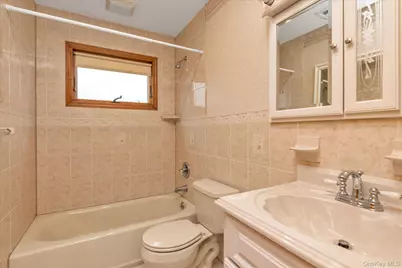 203 Pershing Parkway, Mineola, NY 11501 - Photo 12