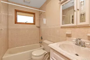 203 Pershing Pkwy, Mineola, NY 11501 - Photo 12