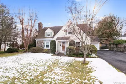 12 Stoneleigh Close, Scarsdale, NY 10583 - Photo 1