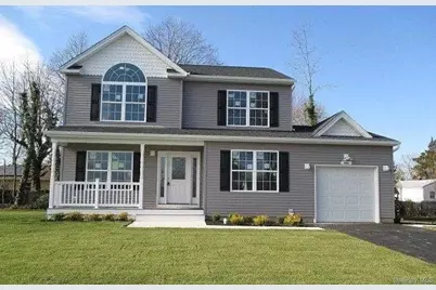 608 Bayview Avenue, Bellport, NY 11713 - Photo 1