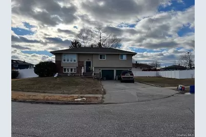 6 Bark Court, Deer Park, NY 11729 - Photo 1