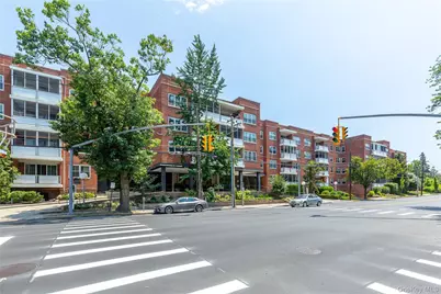 1 Kensington Gate #302, Great Neck, NY 11021 - Photo 1