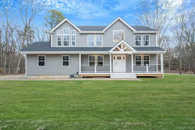 37 Locust Avenue S, Medford, NY 11763 - Photo 1