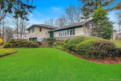25 North Drive, Great Neck, NY 11021 - Photo 1