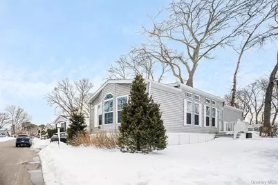 1661 Old Country Road #181 Glynwood, Riverhead, NY 11901 - Photo 1