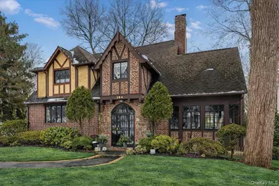 194 Hickory Grove Drive E, Larchmont, NY 10538 - Photo 1