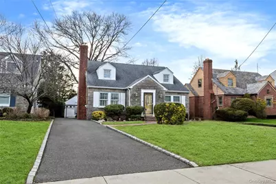 449 Mineola Boulevard, Williston Park, NY 11596 - Photo 1