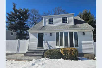 211 Iceland Drive, South Huntington, NY 11746 - Photo 1