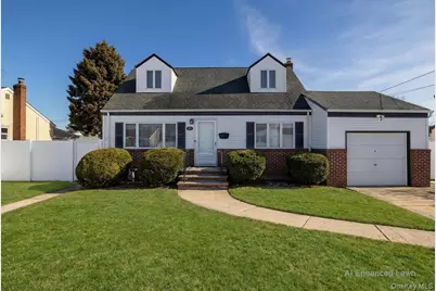 690 N Hamilton Avenue, Lindenhurst, NY 11757 - Photo 1
