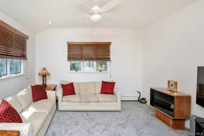 5 Vegas Court, Plainview, NY 11803 - Photo 6
