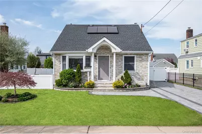 227 Columbus Parkway, Mineola, NY 11501 - Photo 1