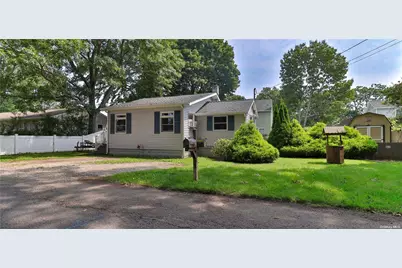 7 Oxford Place, Ronkonkoma, NY 11779 - Photo 1