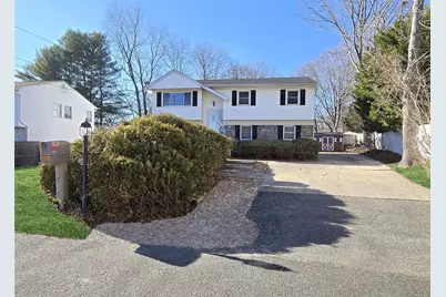 138 Park Avenue, Ronkonkoma, NY 11779 - Photo 1