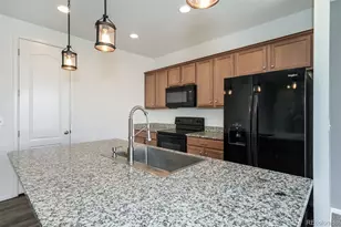 25605 E Maple Pl, Aurora, CO 80018 - Photo 8